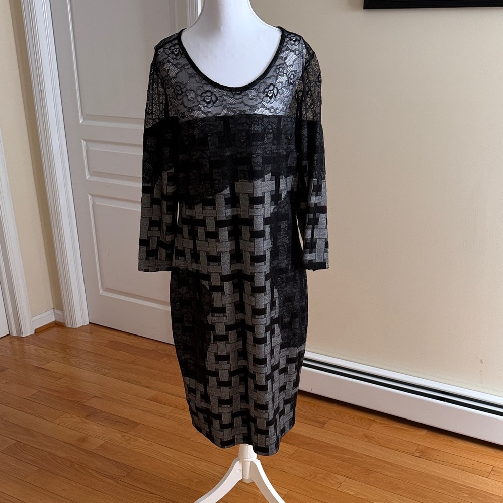 Carre Noir by Talk of the Walk Elegant Black and Gray Patterned Midi Dress